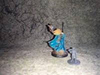 Dark Sword Miniatures (DSM7409  Female Ranger with Falcon and Long Sword) - Vue 2